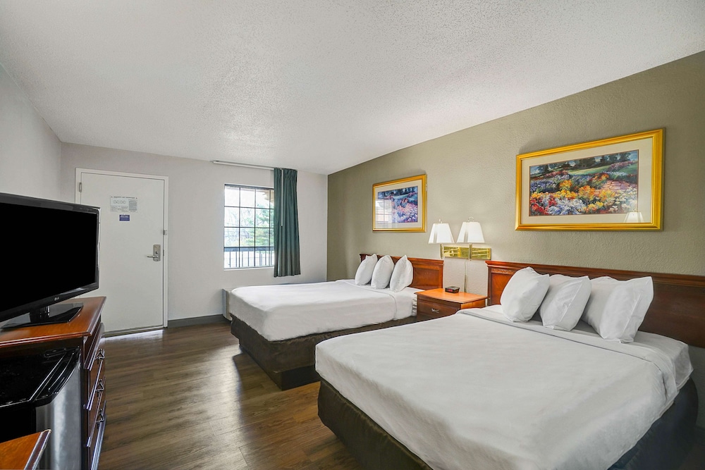 Deluxe Room, 2 Double Beds, Non Smoking, Refrigerator & Microwave - Photo 3