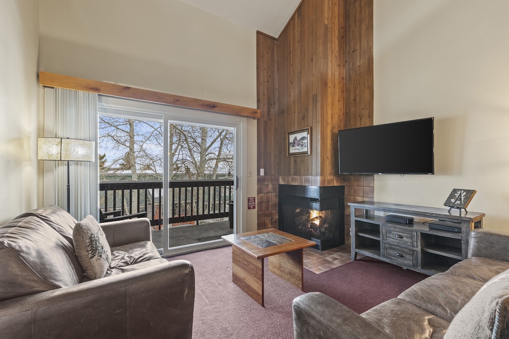 Condo, 2 Bedrooms