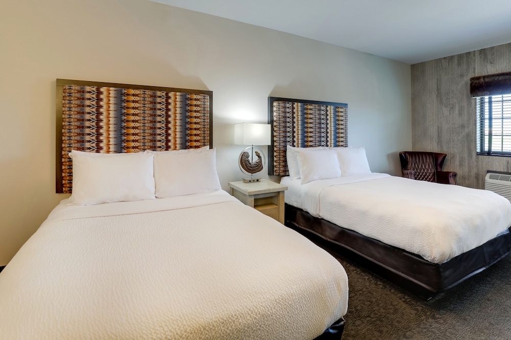 Deluxe Room, 2 Queen Beds photo 3