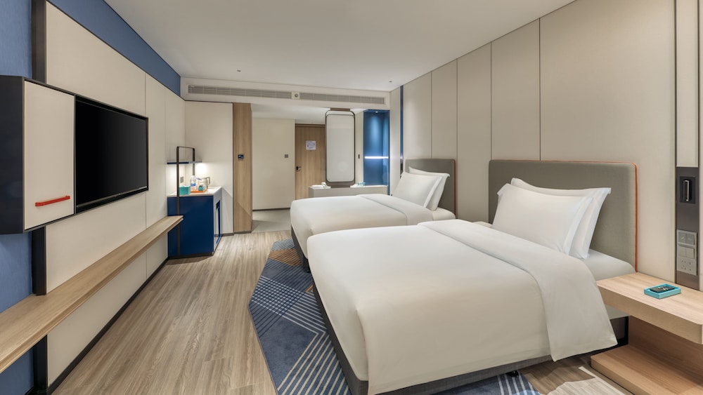 Standard Room, 2 Double Beds (High Floor)