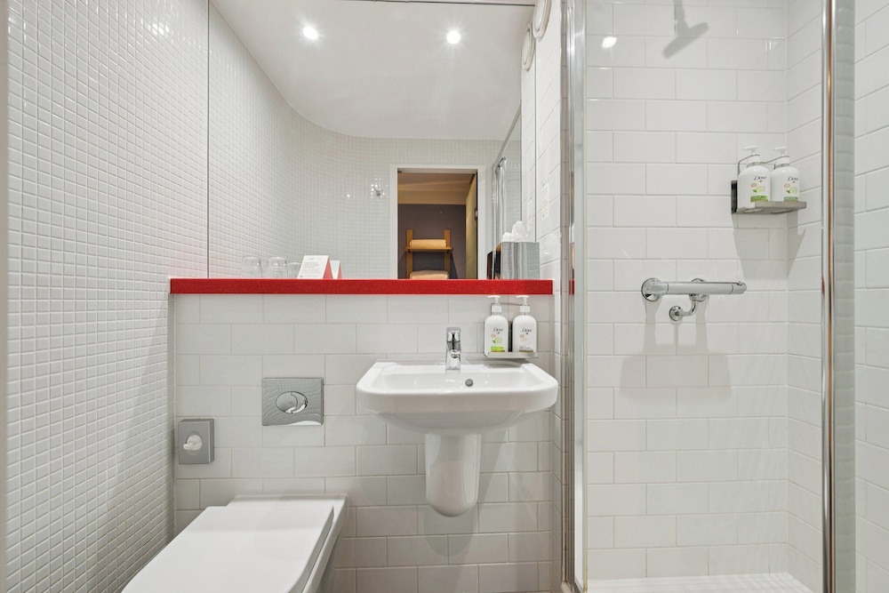 Room, 1 Double Bed (Cosy, Windowless) thumbnail 6