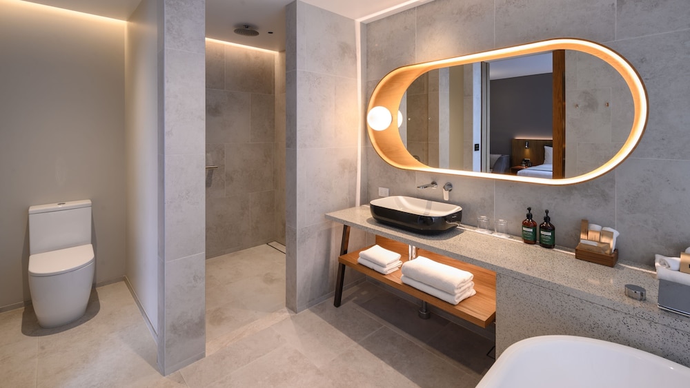Junior Suite, 1 King Bed, Club Lounge Access