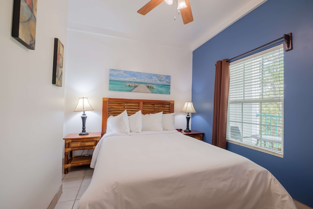 Suite, 2 Queen Beds, Balcony, Garden View