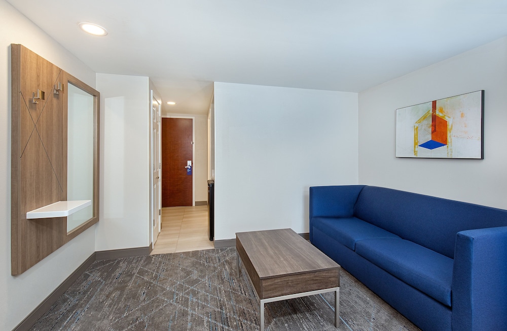 Suite, Multiple Beds (Additional Living Area) - Photo 9