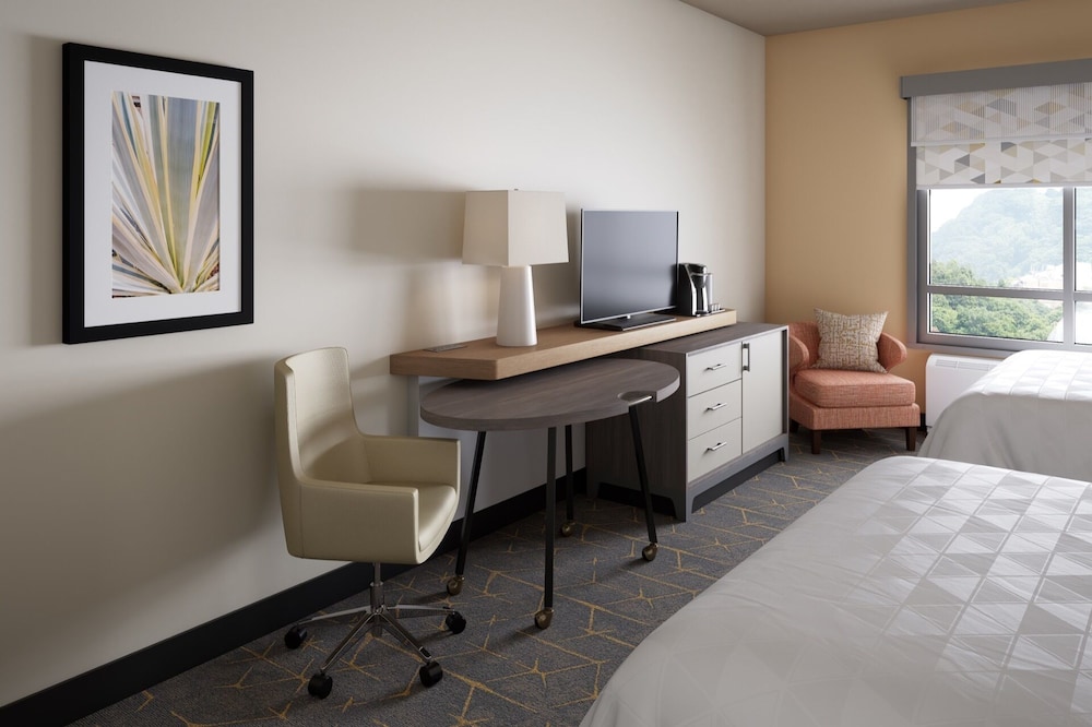 Standard Room, 2 Queen Beds, Courtyard View photo 3