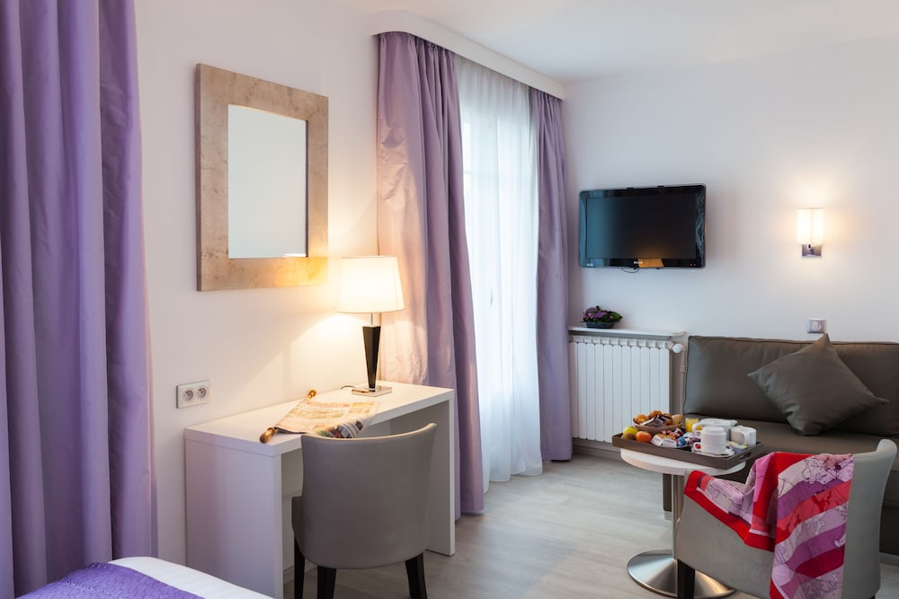 Executive Room, 1 Queen Bed, Non Smoking - Photo 6