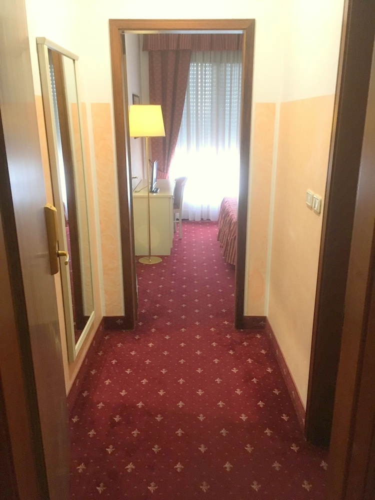 Classic Twin Room photo 3