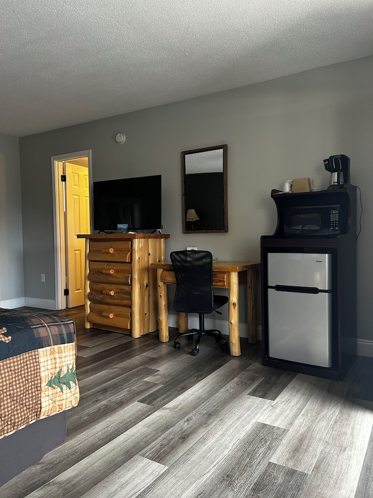 Standard Room, 2 Queen Beds (Creekside) - Photo 7