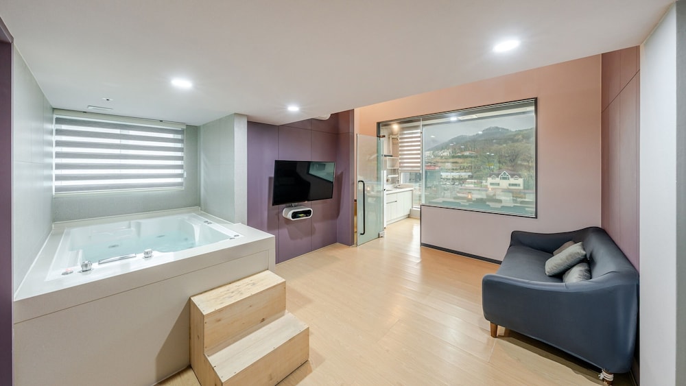 Basic Room, 1 Bedroom (Room B304 (Couple/Family Room)) - Photo 1