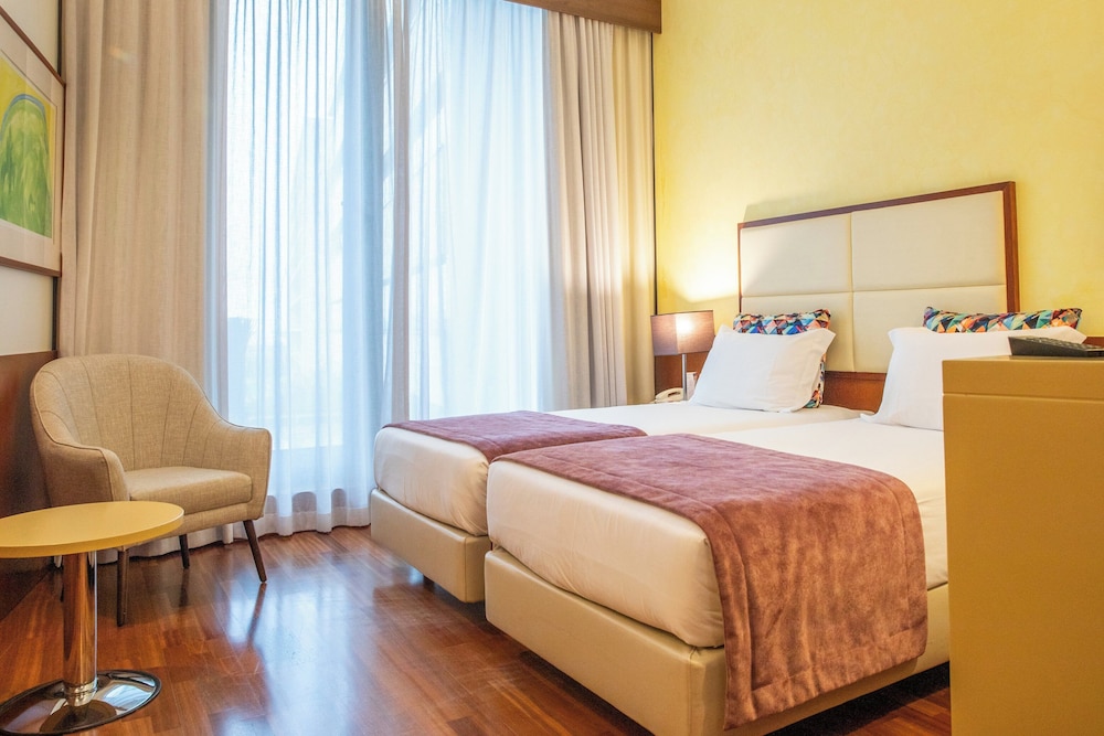 Standard Double or Twin Room - Photo 5