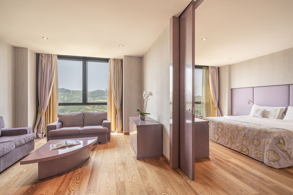 Suite (Silver)