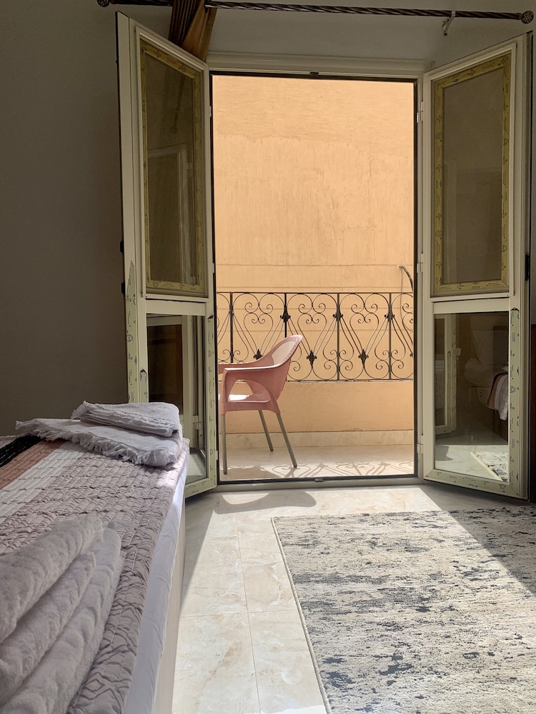 Deluxe Suite, 1 Queen Bed with Sofa bed, Balcony, City View photo 2