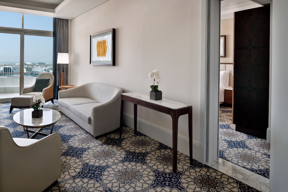 Executive Suite, 1 King Bed thumbnail 6