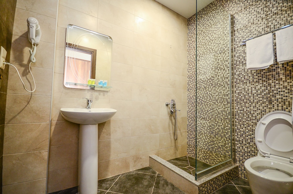 Standard Double Room - Photo 9