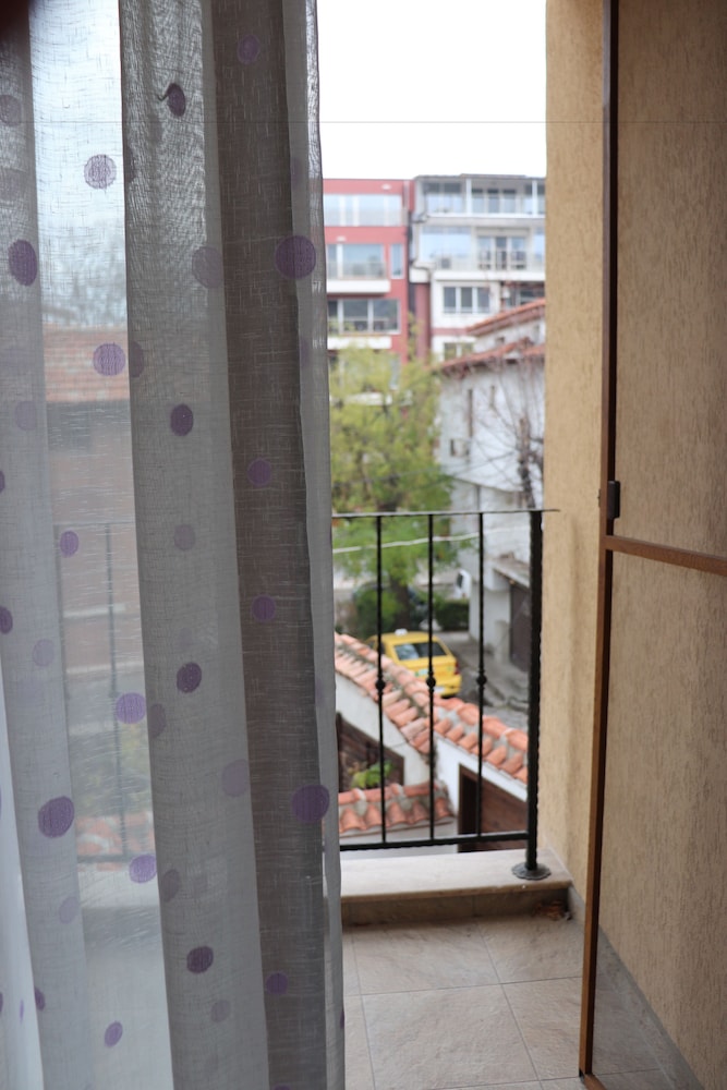 Comfort Triple Room, Non Smoking, City View photo 3
