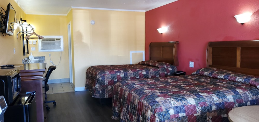 Room, 2 Double Beds - Photo 1