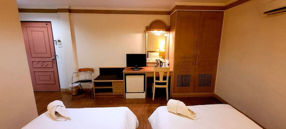 Standard Twin Room, No Windows