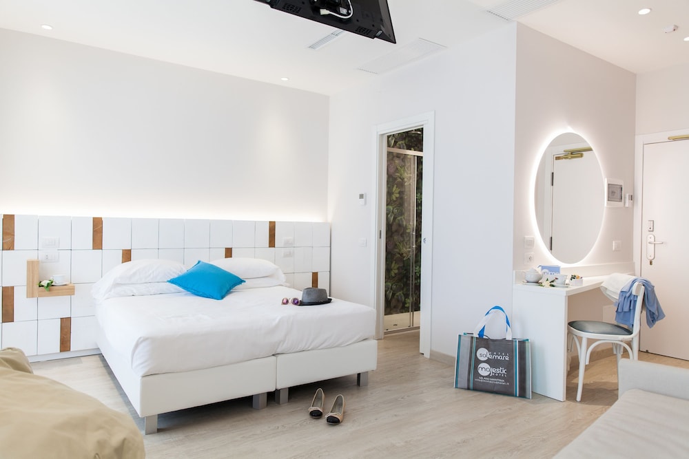 Deluxe Quadruple Room - Photo 3