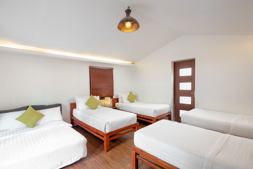 Kamalig Apat (Cabin Quad)