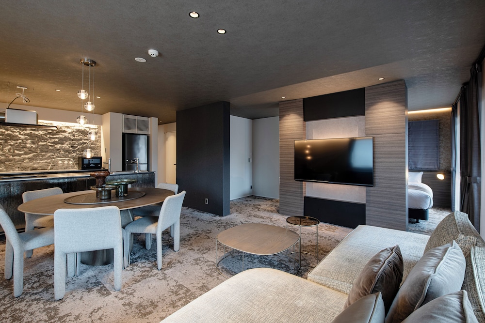 Quad Double Bed Suite - Photo 21