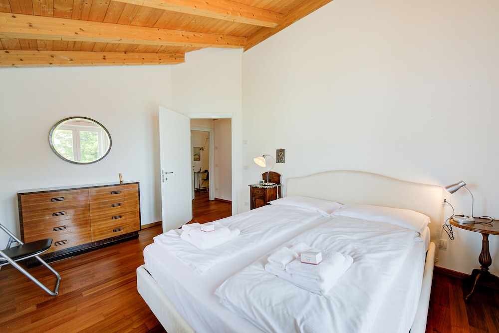 Family Villa, Multiple Bedrooms, 2 Bathrooms, Lakeside (Villa Il Paradiso Di Gabri) photo 1