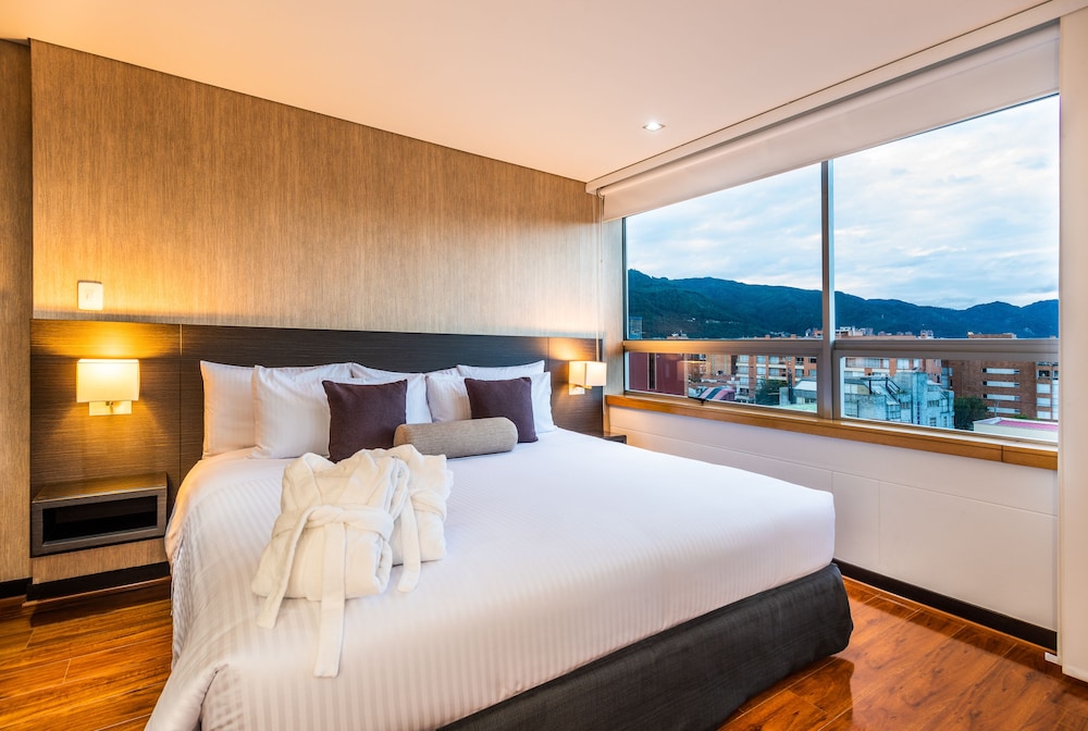 Premium Double Room, 2 Queen Beds - Photo 6