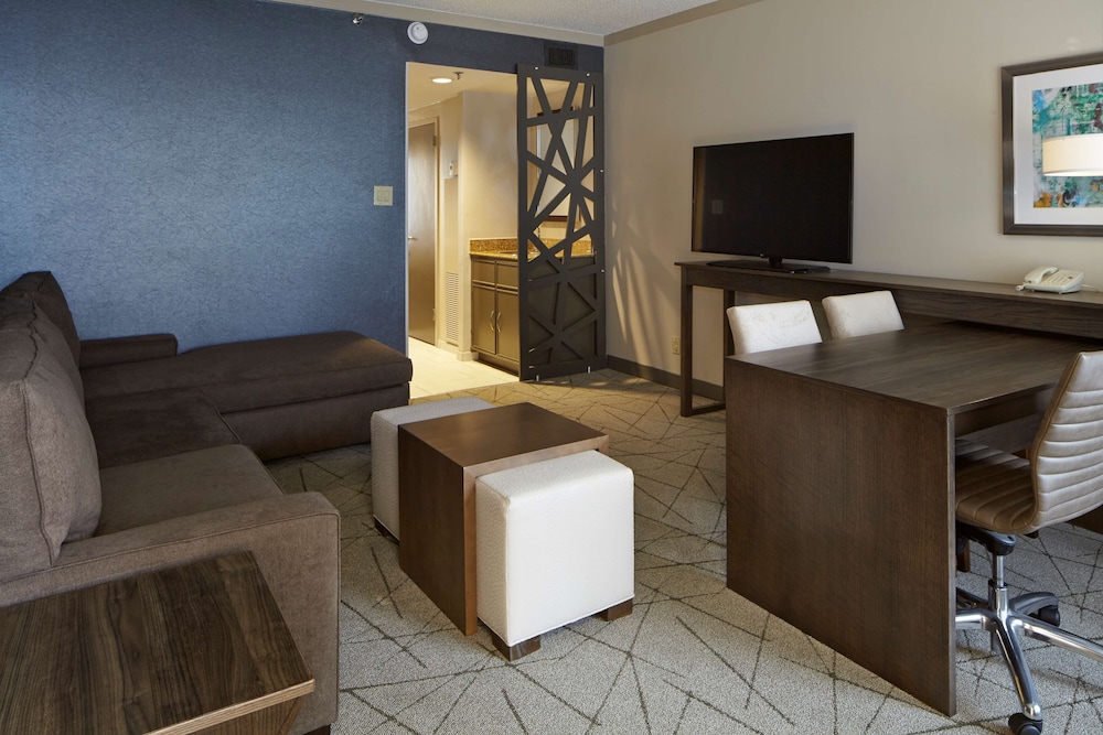 Suite, Accessible, Non Smoking (Roll-in Shower) - Photo 2