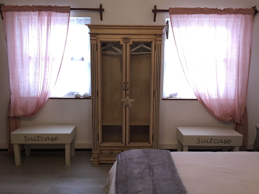 Superior Double Room, 1 King Bed, Ensuite photo 2