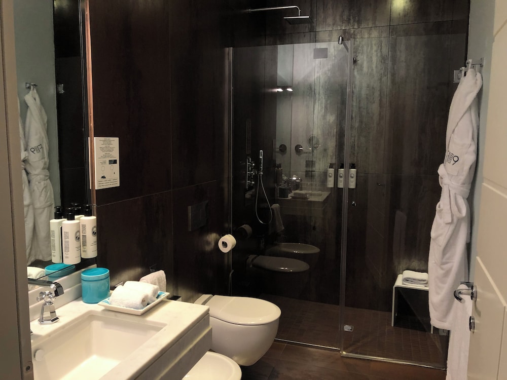 ICONIC ROOM - Photo 6