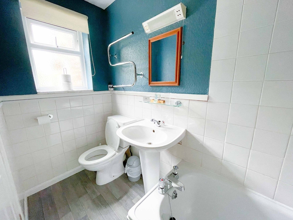 Standard Single Room, Ensuite photo 2