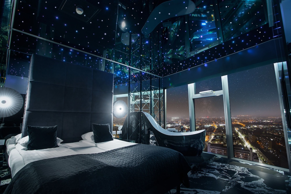 Romantic Apartment, Bathtub