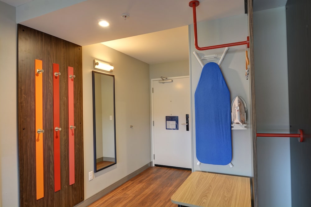 Room, 1 King Bed, Accessible (Hearing) - Photo 5
