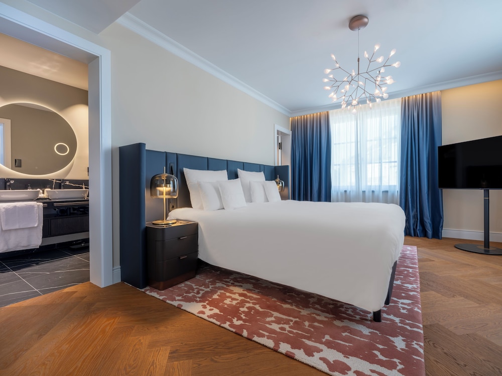 Suite (Heritage)
