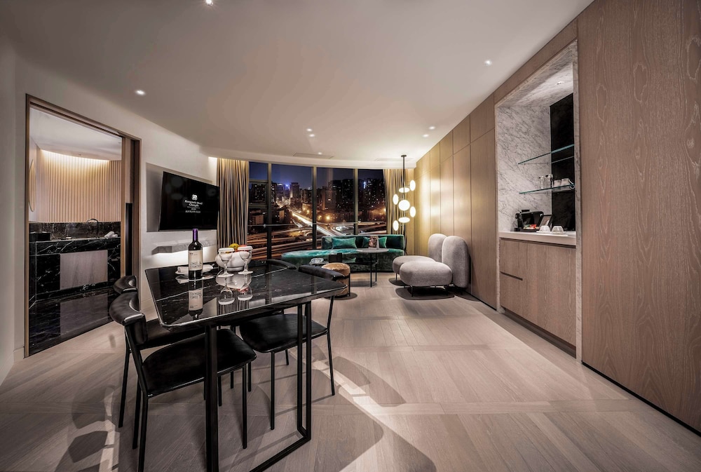 Deluxe Suite - Photo 8