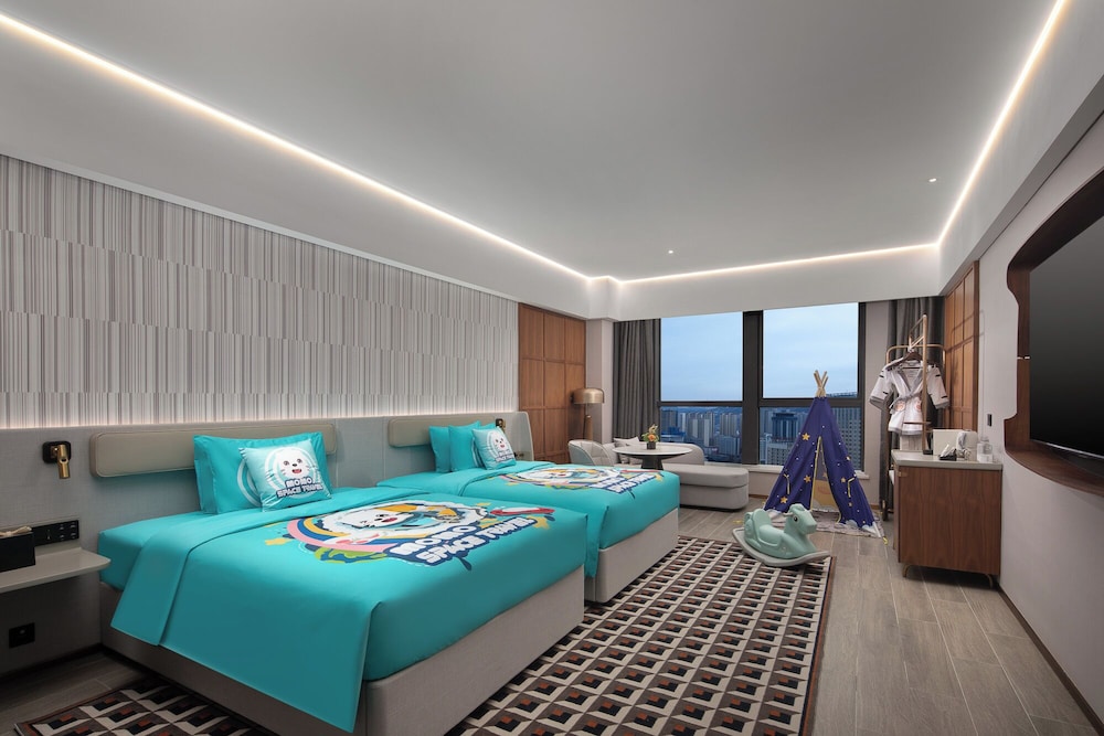 Family Twin Room, City View photo 2