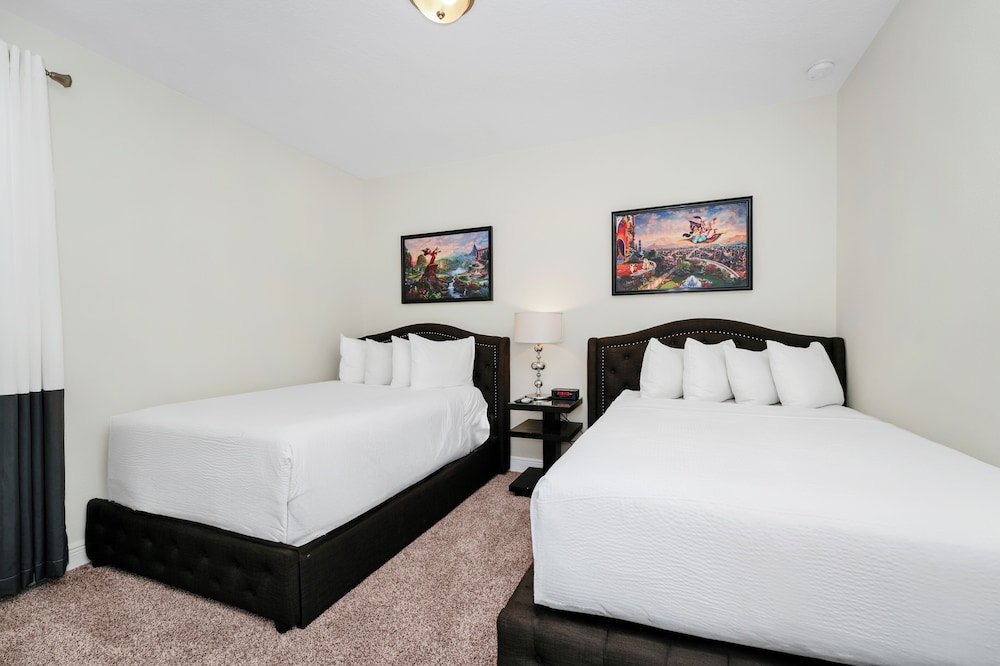 Luxury House, 6 Bedrooms, Private Pool (Eastside)
