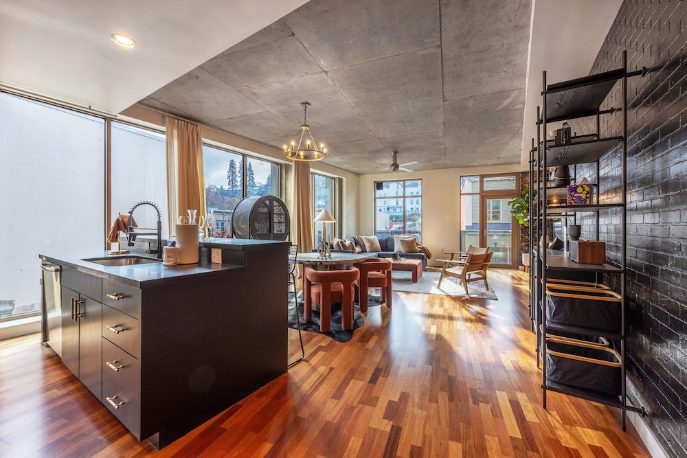 Condo, 1 Bedroom photo 1