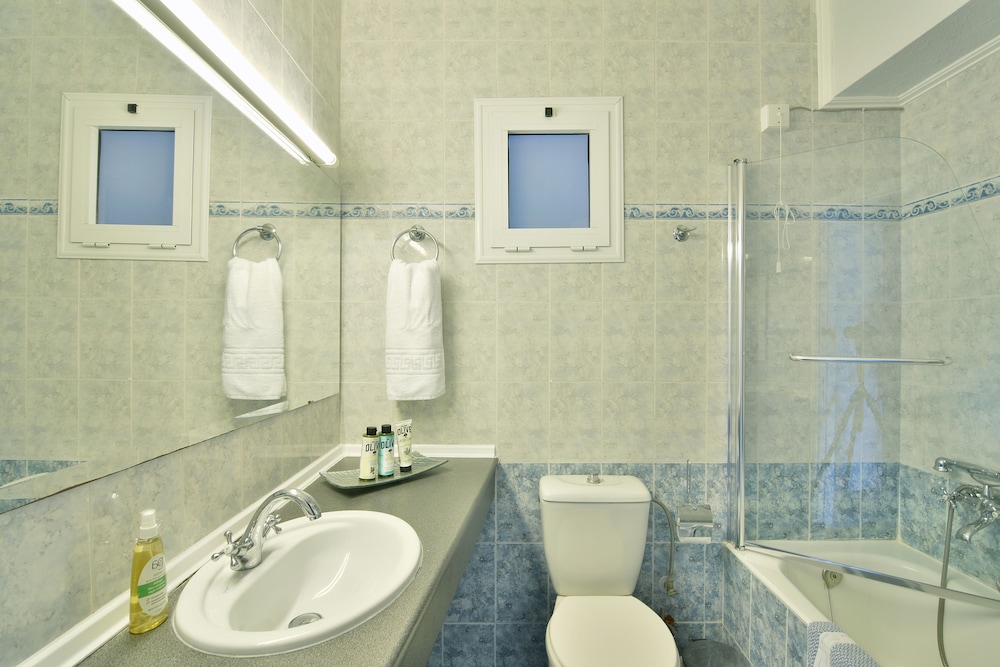 Economy Double or Twin Room photo 3