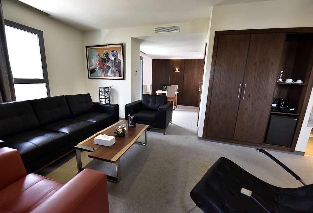 Suite - Photo 3