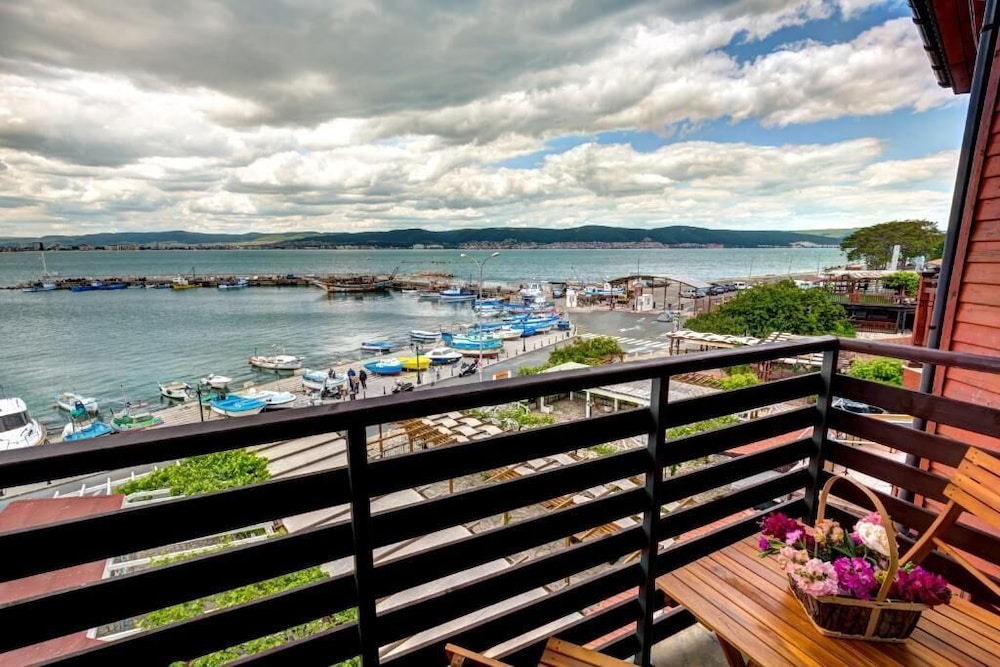 Classic Double Room, Balcony, Sea View photo 2