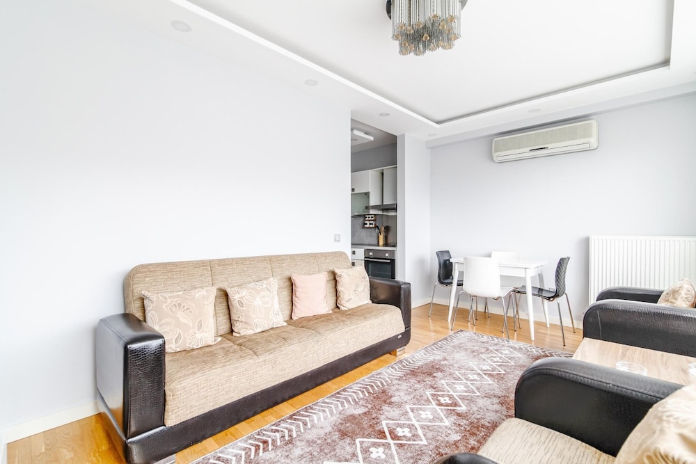 Apartment photo 2