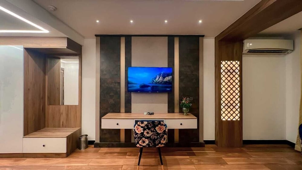 Luxury Room - Photo 8