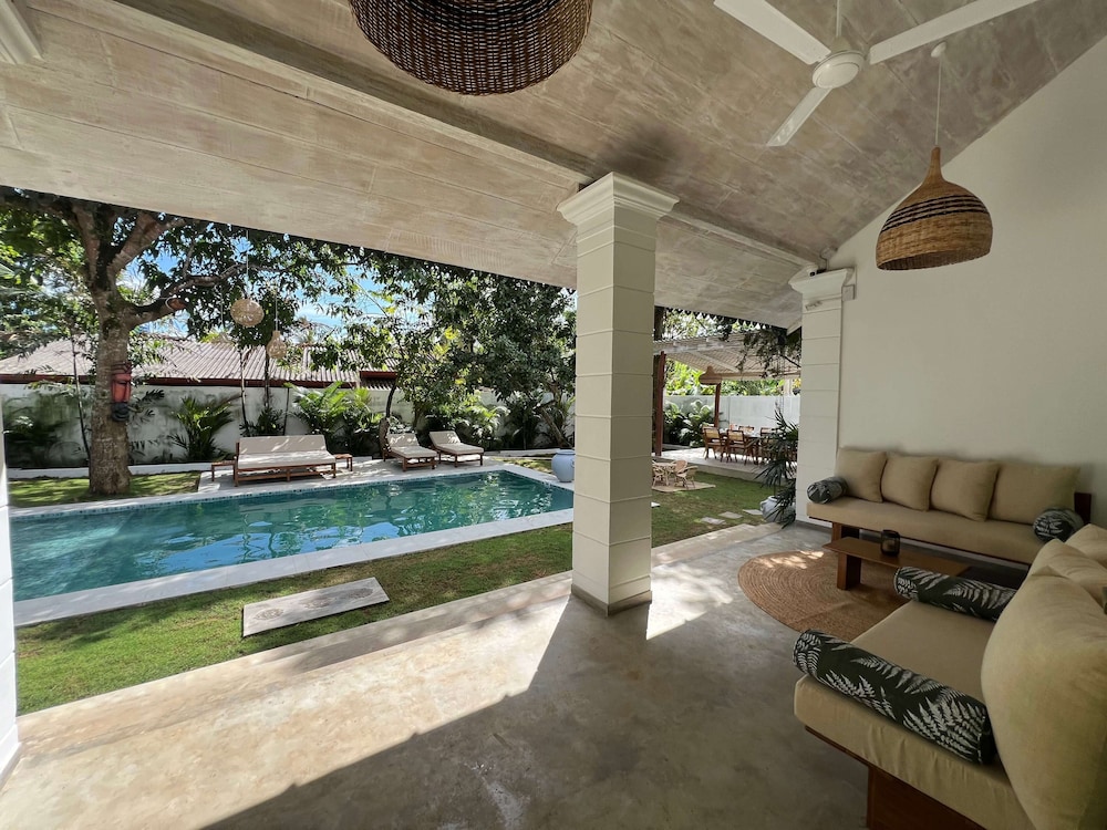 Deluxe Double Room, Bathtub, Pool View photo 2