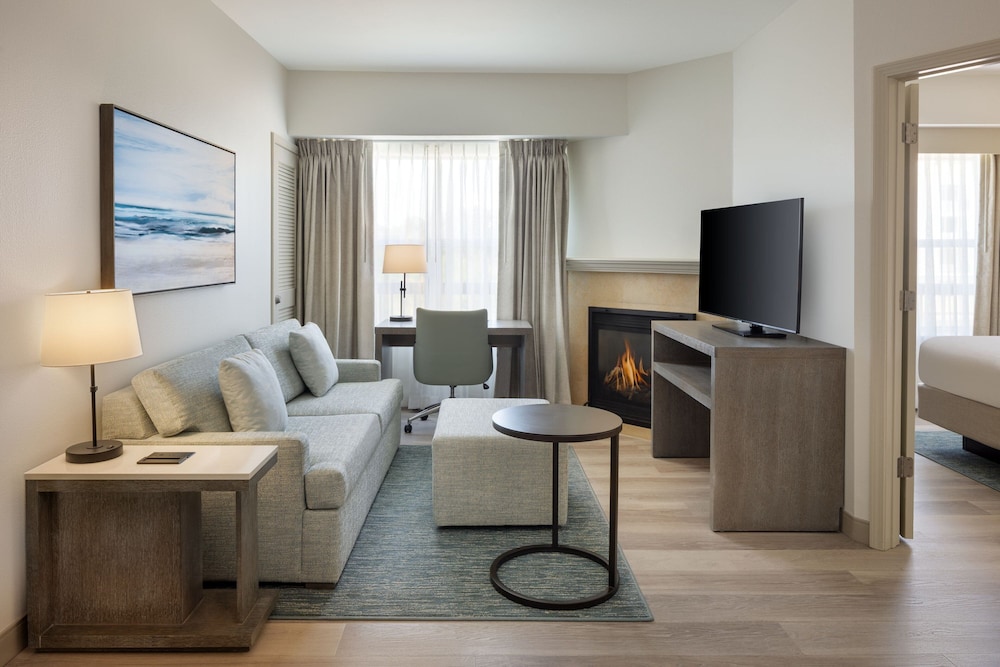 Suite, 2 Bedrooms - Photo 1