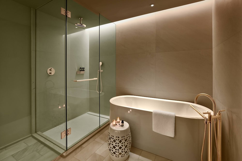 Suite, 1 King Bed