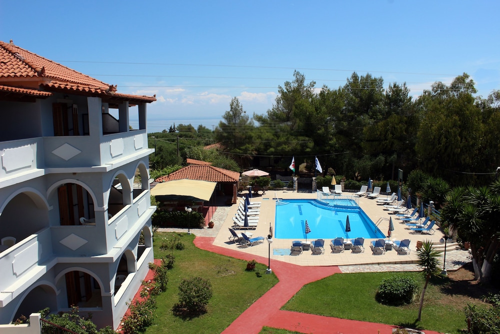 Standard Double or Twin Room, 2 Twin Beds, Pool View photo 2