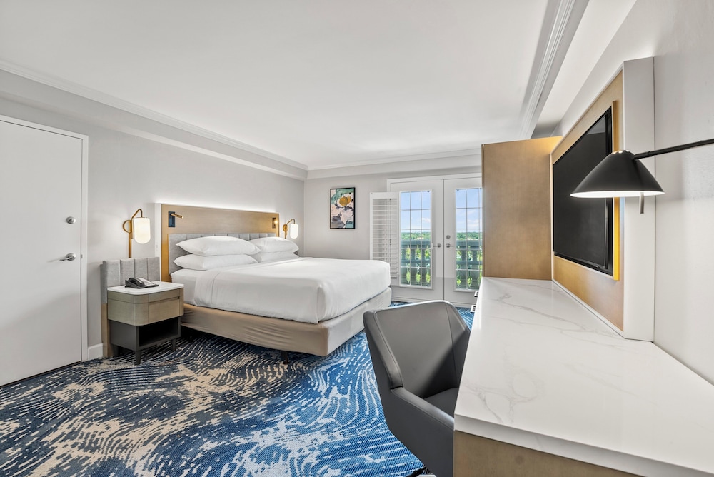 Standard Room, 1 King Bed, Accessible (Mobility, Accessible Tub)