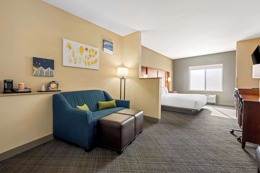 Suite, 1 King Bed with Sofa bed, Accessible, Non Smoking - Photo 2
