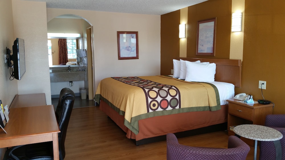 Standard Room, 1 King Bed - Photo 2