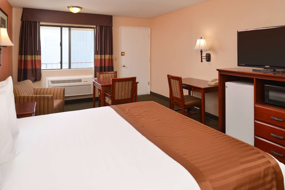 Suite, 1 King Bed, Non Smoking, Jetted Tub